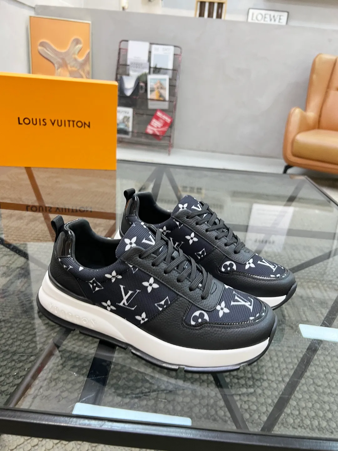 Factory price: 480💰LV🔍Top purchasing agent🇮🇹 Lu Street God's new sports shoes are coming and are available at counters simultaneously. Original factory configuration, original cowhide imported from Italy with mesh fabric, high-quality printing and splicing complex process, sports trendy person, imported water-dyed cowhide lining, sole: Wang Yuan factory specially provides the original sole, super comfortable, original factory follow-up goods 🔍🔍High quality, you can enter and leave the counter at will, welcome to compare and synchronize with the counter, code number 38-44, customized 45